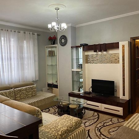 Comfortable 2-Br For 4 تيرانا المظهر الخارجي الصورة